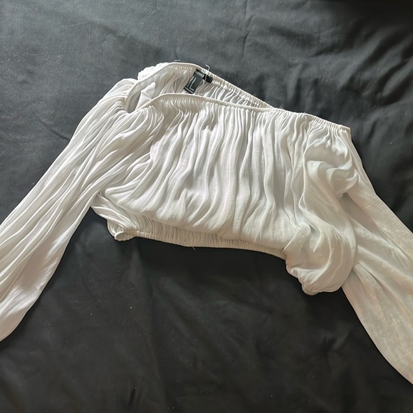 White beautiful forever21 crop top for summer - Picture 3 of 3